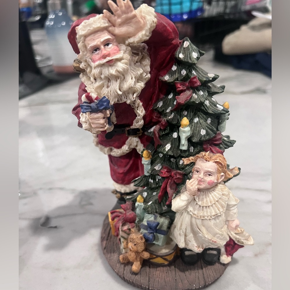 {HOLIDAY COLLECTIBLES} VINTAGE SANTA CLAUS & GIRL BY CHRISTMAS TREE FIGURINE